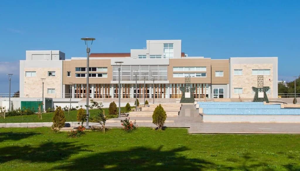 Восточно-Средиземноморский университет campus